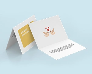 Stehende und liegende Klappkarte als Hochzeitseinladung