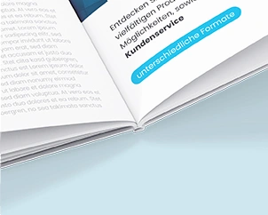 Geöffnetes Hardcover-Buch mit stabiler Buchdecke und hochwertigem Druck – professionelle Hardcover-Bindung für Fotobücher und Druckprojekte