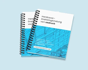 Hochformatige Drahtringbindungen mit Hardcover auf Stapel