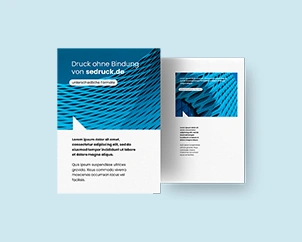 Lose Blätter nebeneinander schwebend